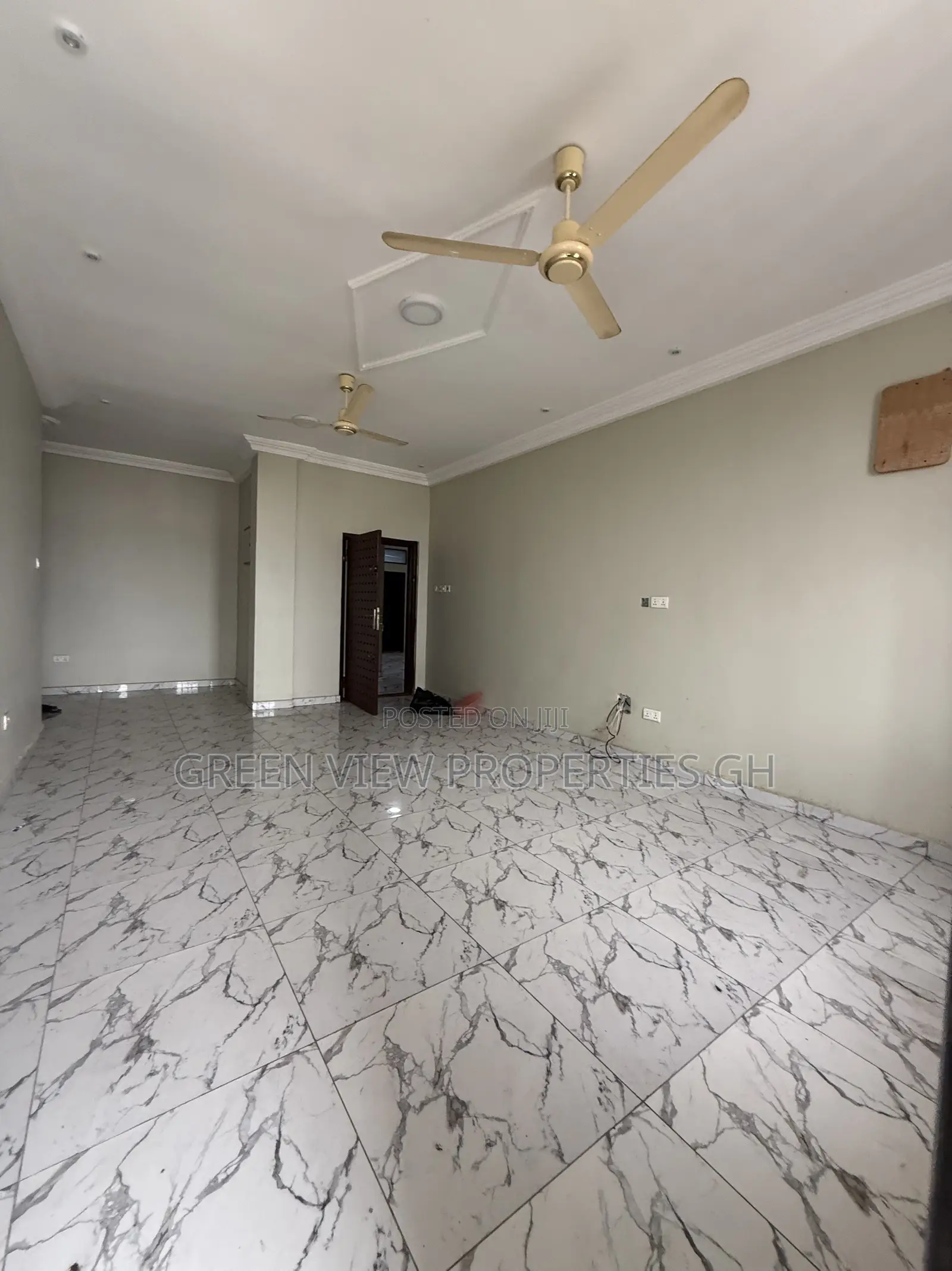 2bdrm Apartment in West Hills Mall Area for rent