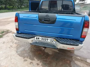 Nissan Hardbody 2012 Blue
