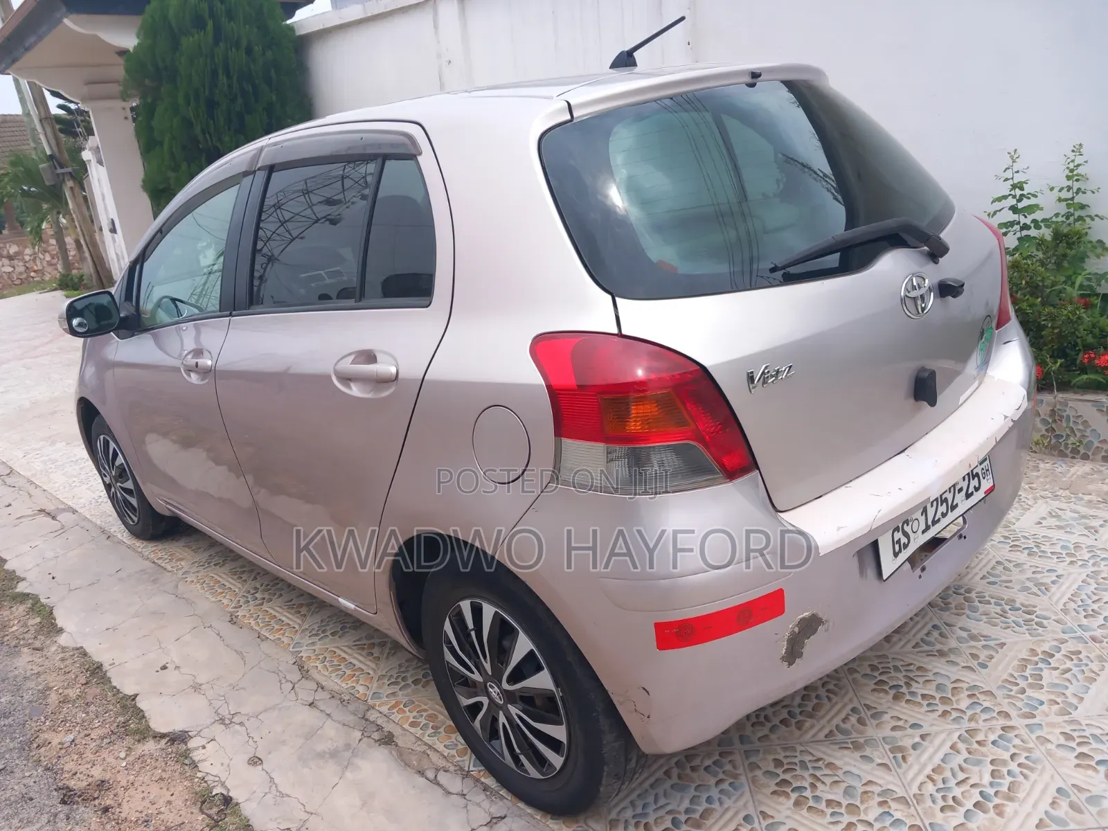 Toyota Vitz 2010 Silver