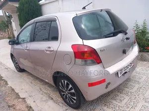 Toyota Vitz 2010 Silver