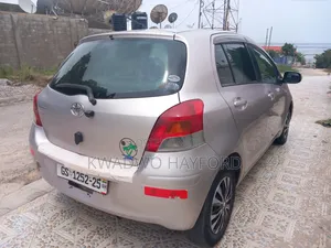Toyota Vitz 2010 Silver