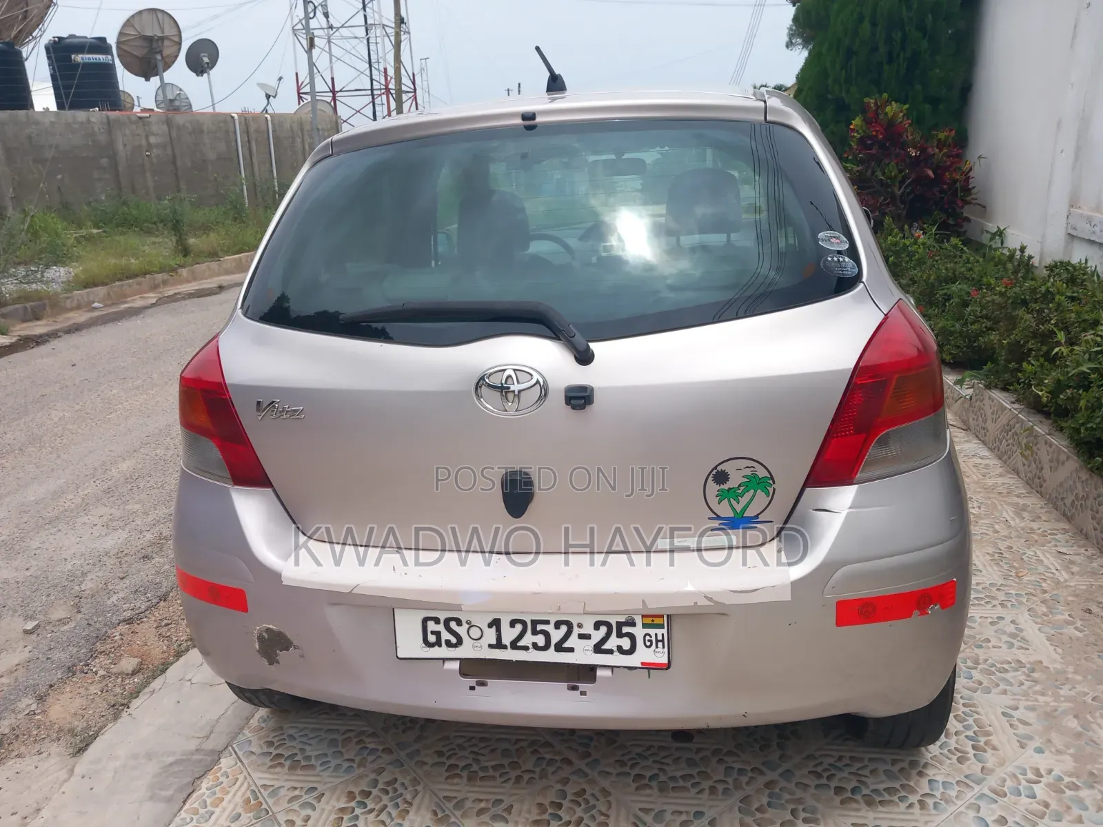 Toyota Vitz 2010 Silver
