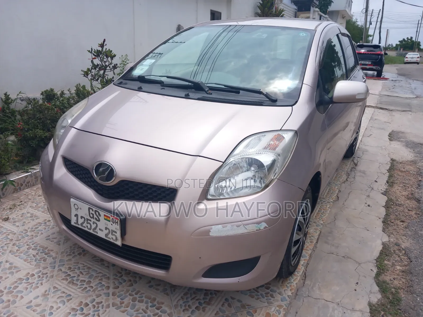 Toyota Vitz 2010 Silver