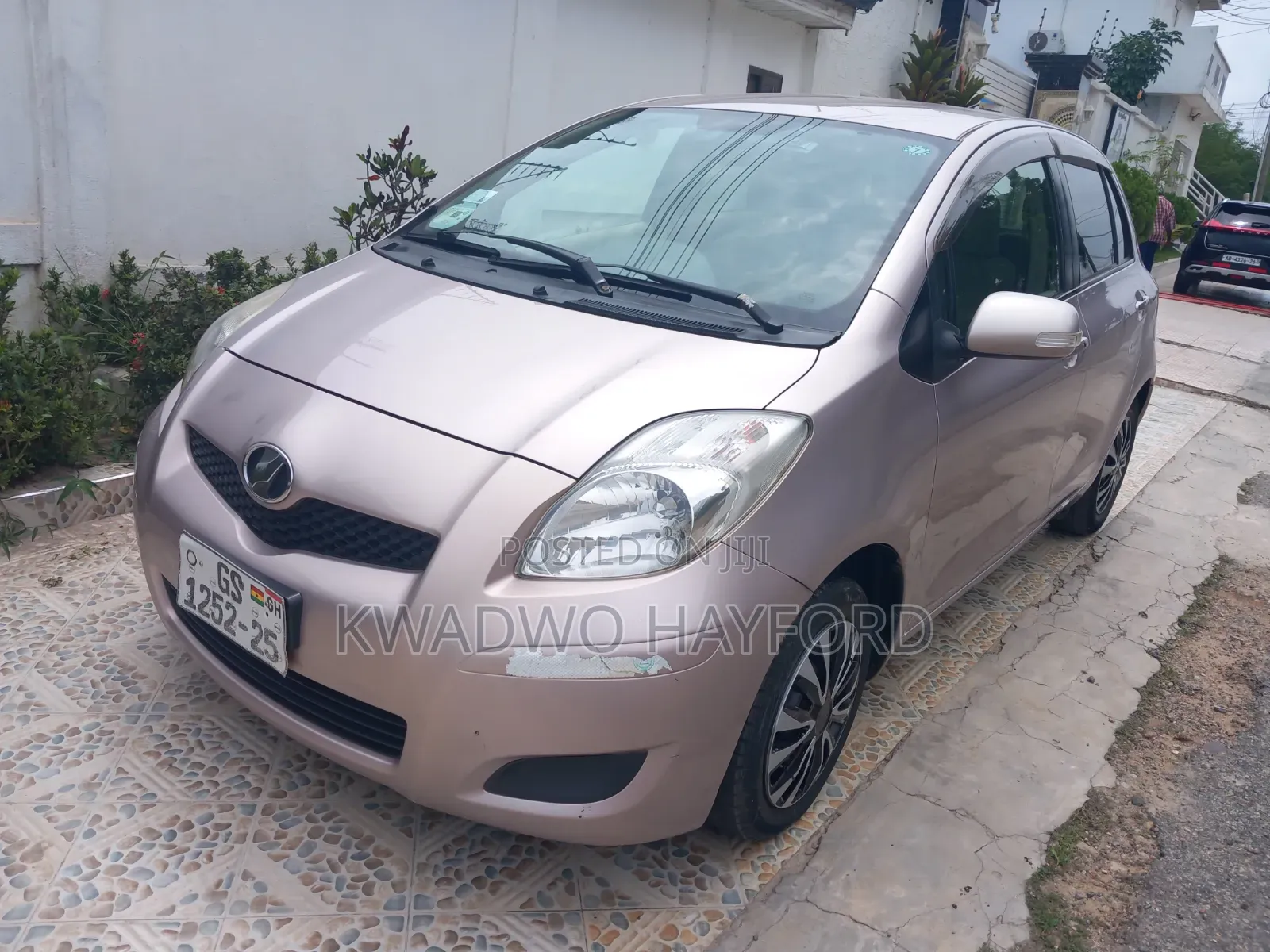 Toyota Vitz 2010 Silver