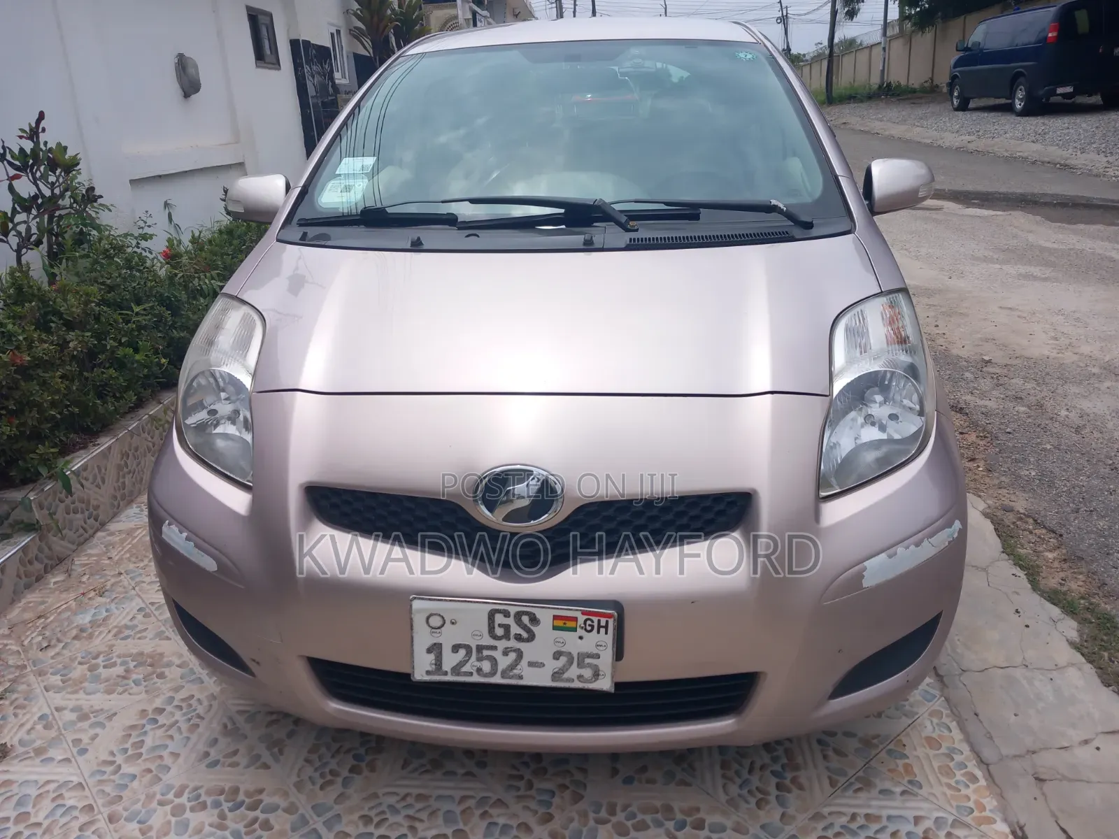 Toyota Vitz 2010 Silver