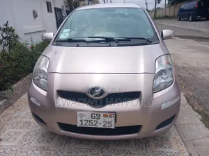 Toyota Vitz 2010 Silver