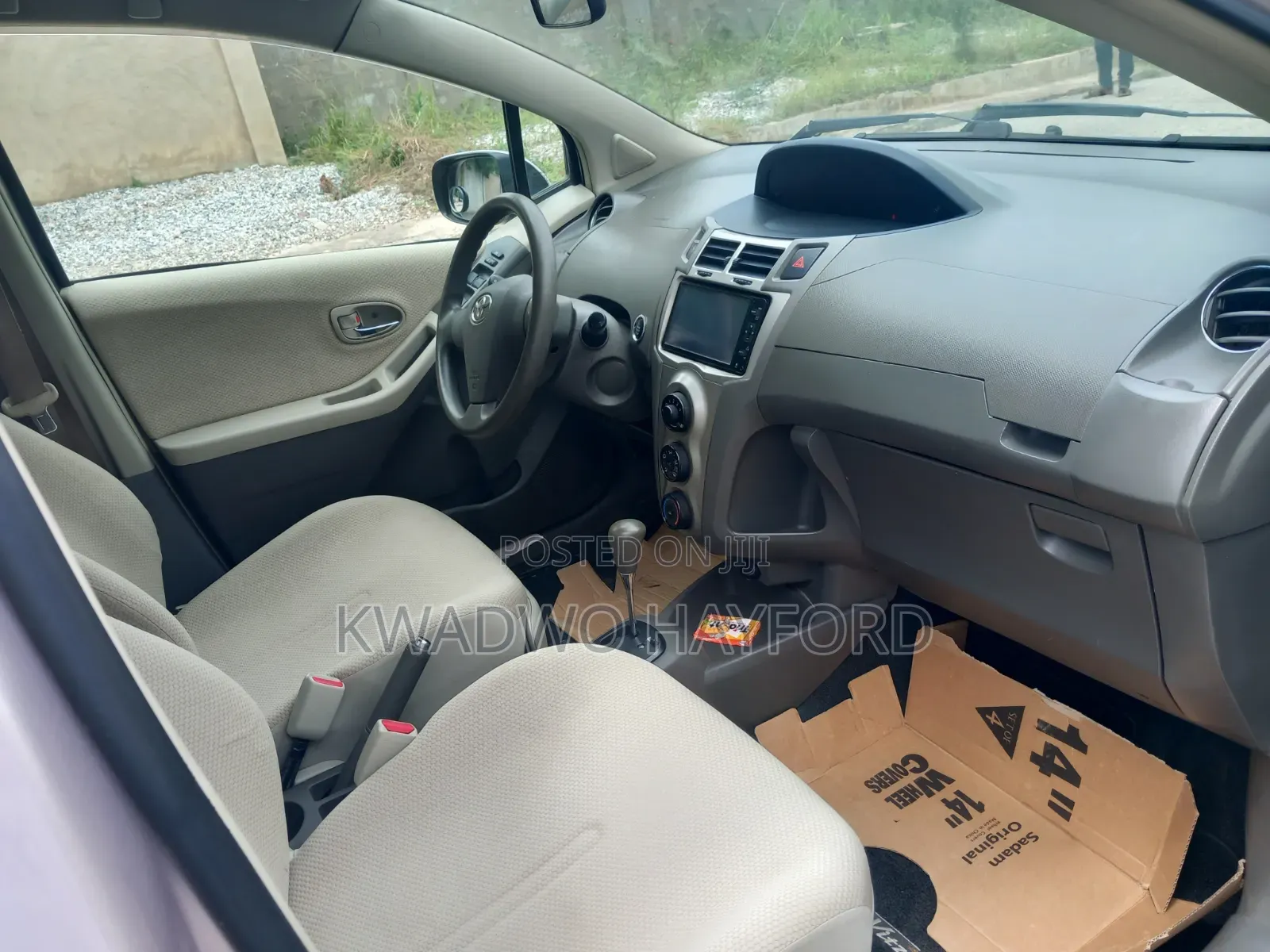 Toyota Vitz 2010 Silver