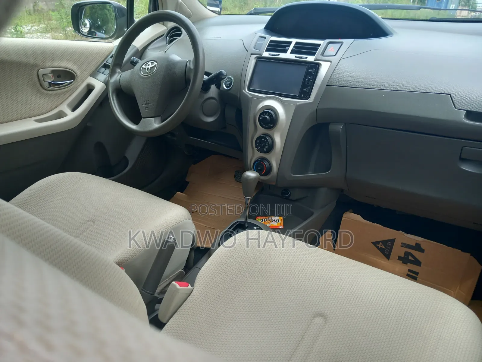 Toyota Vitz 2010 Silver