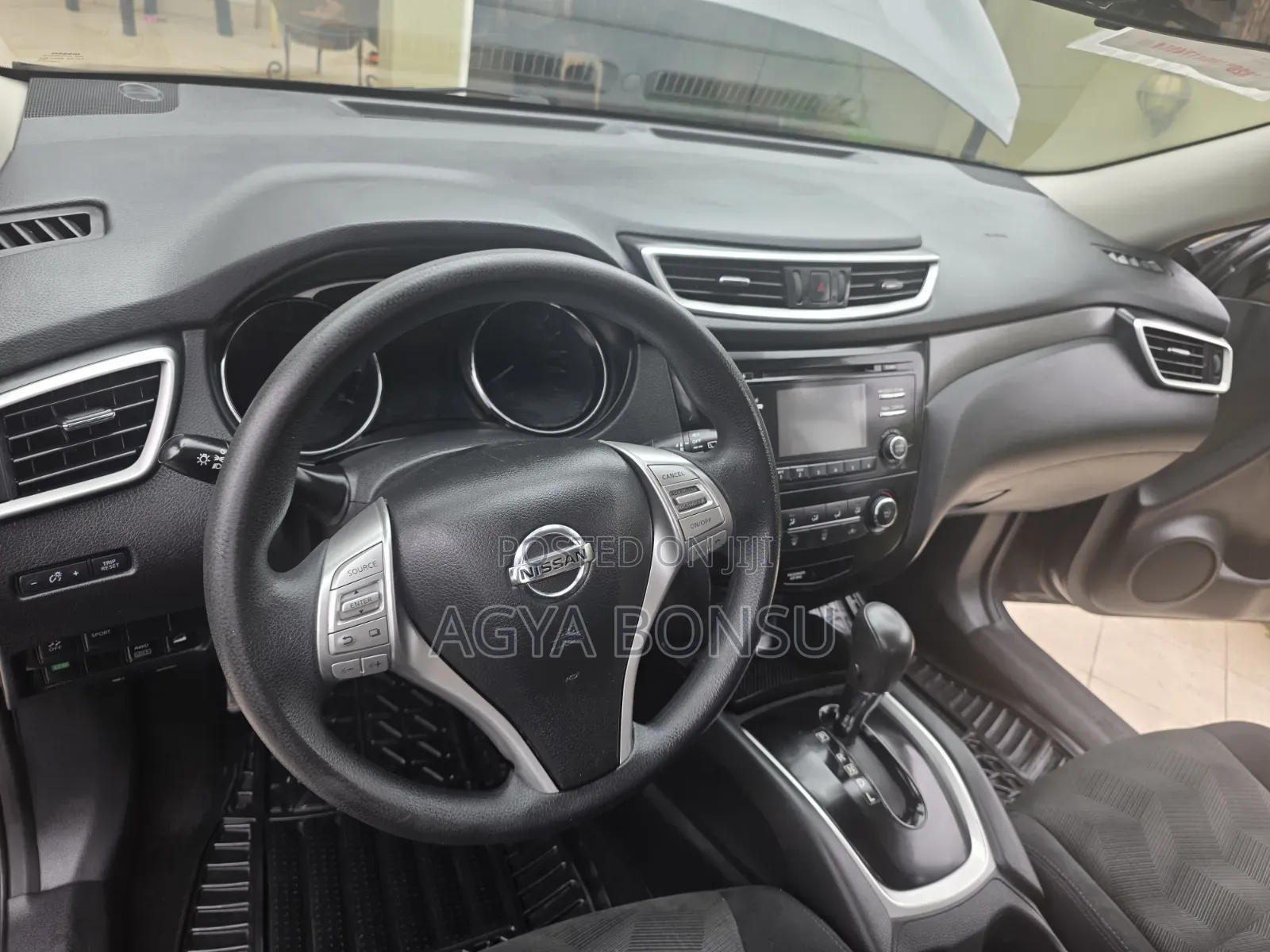 Toyota RAV4 LE FWD 2019 White