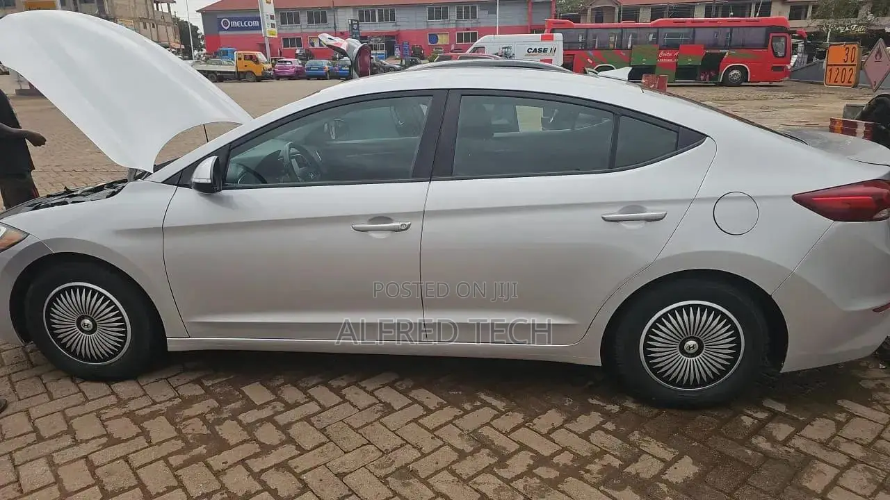 Hyundai Elantra 2017 Silver