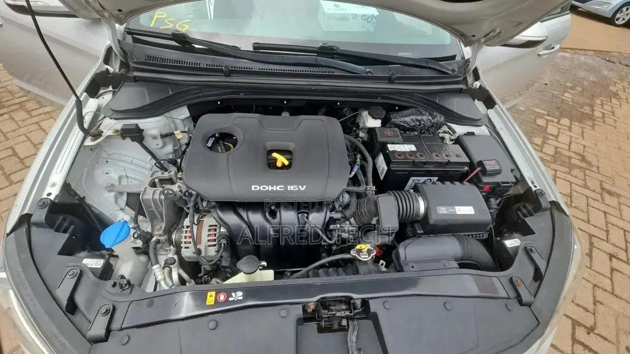 Hyundai Elantra 2017 Silver