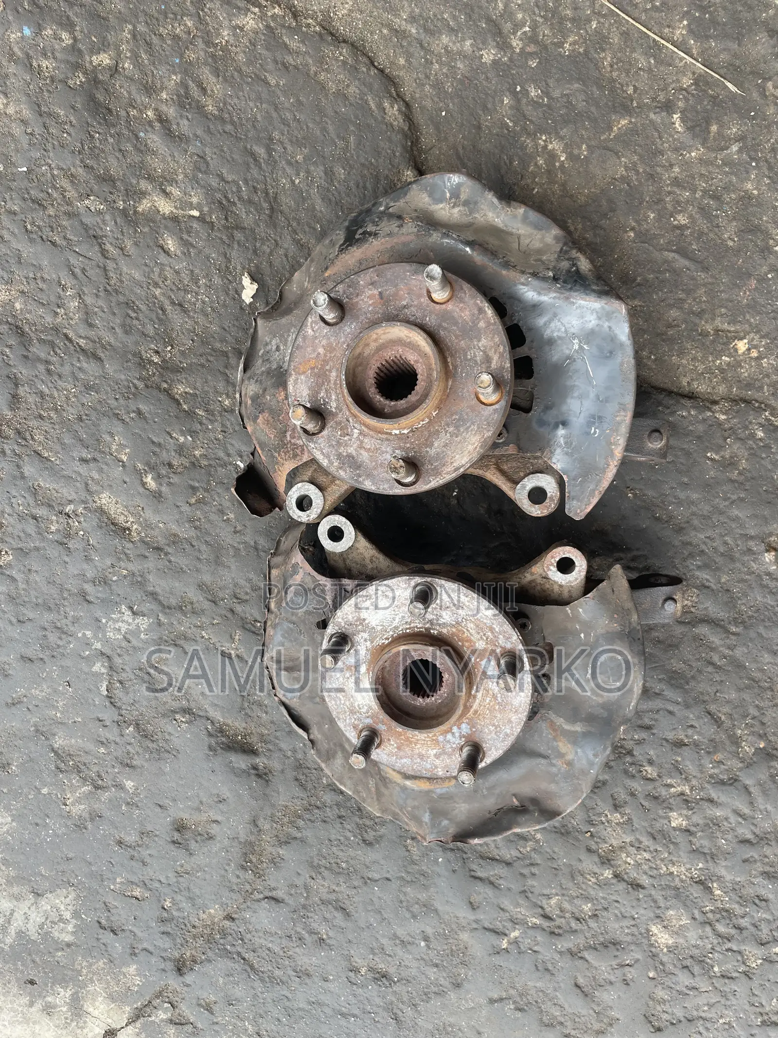 Toyota Highlander 2007-12 Front Hub Pair
