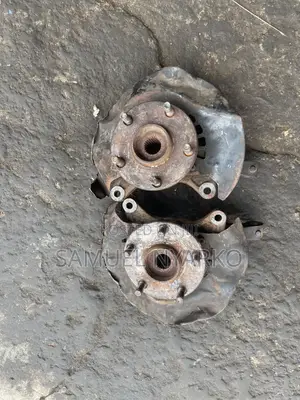 Toyota Highlander 2007-12 Front Hub Pair