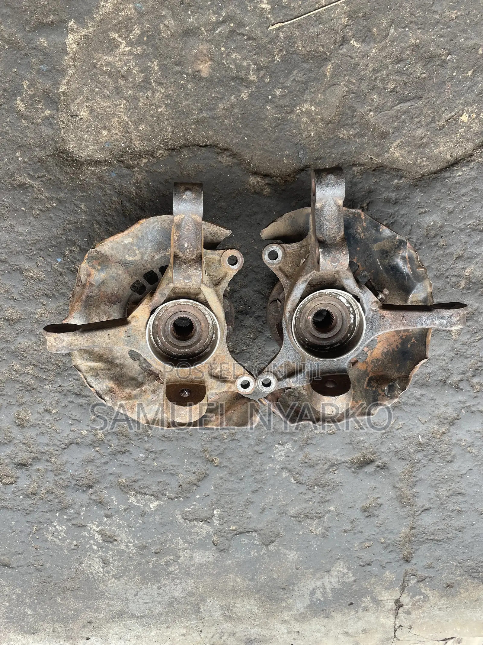 Toyota Highlander 2007-12 Front Hub Pair