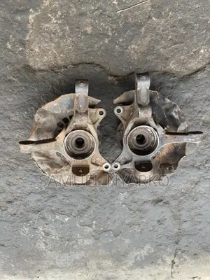 Toyota Highlander 2007-12 Front Hub Pair