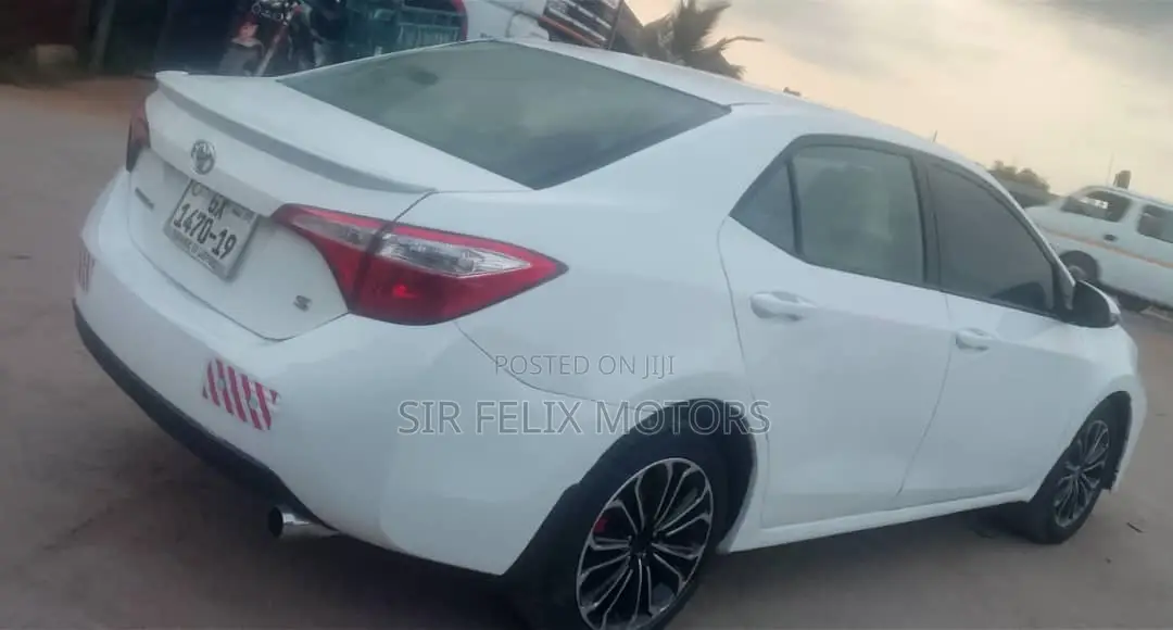 Toyota Corolla LE Eco Plus 4dr Sedan (1.8L 4cyl CVT) 2015 White
