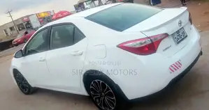 Toyota Corolla LE Eco Plus 4dr Sedan (1.8L 4cyl CVT) 2015 White