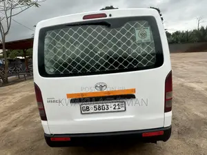Toyota HiAce 2009 White