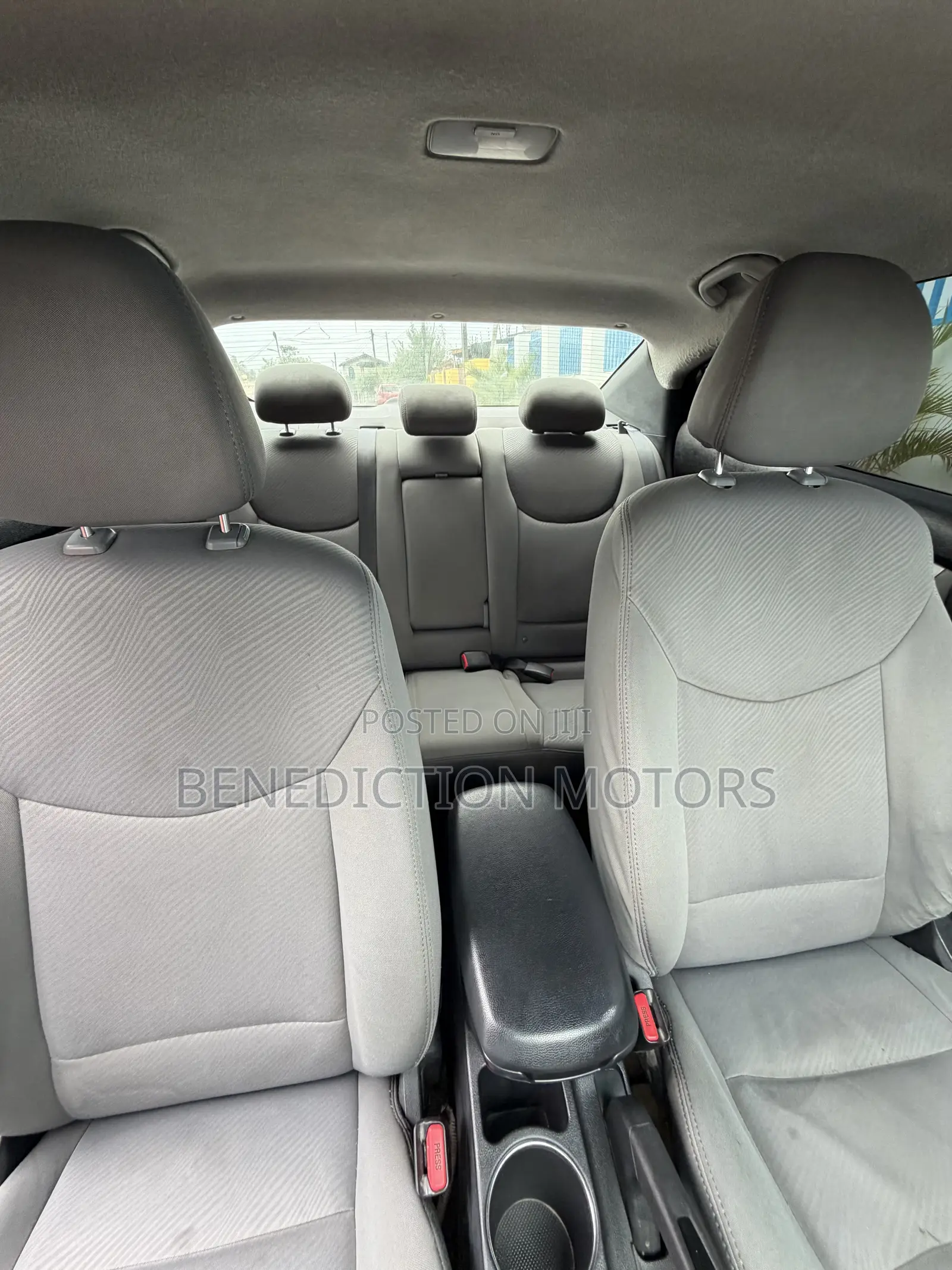Hyundai Elantra SE 4dr Sedan (1.8L 4cyl 6A) 2014 Silver