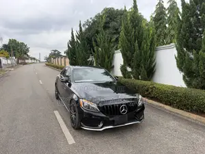 Mercedes-Benz C300 2016 Black