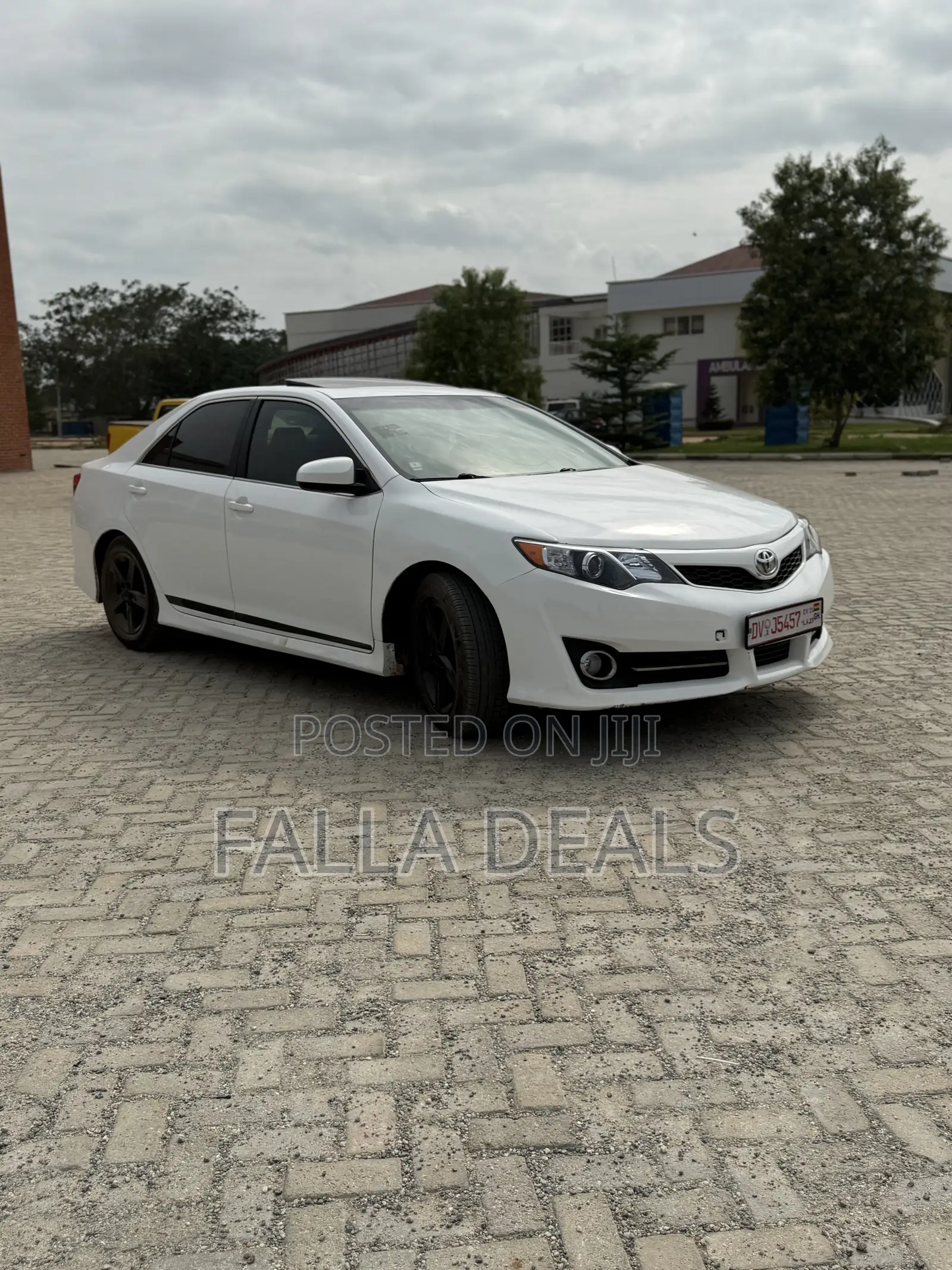 Toyota Camry SE Sport 4dr Sedan (2.5L 4cyl 6A) 2014 White