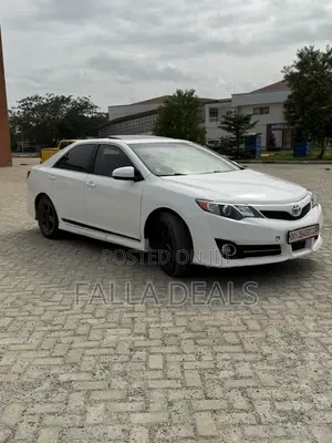 Toyota Camry SE Sport 4dr Sedan (2.5L 4cyl 6A) 2014 White