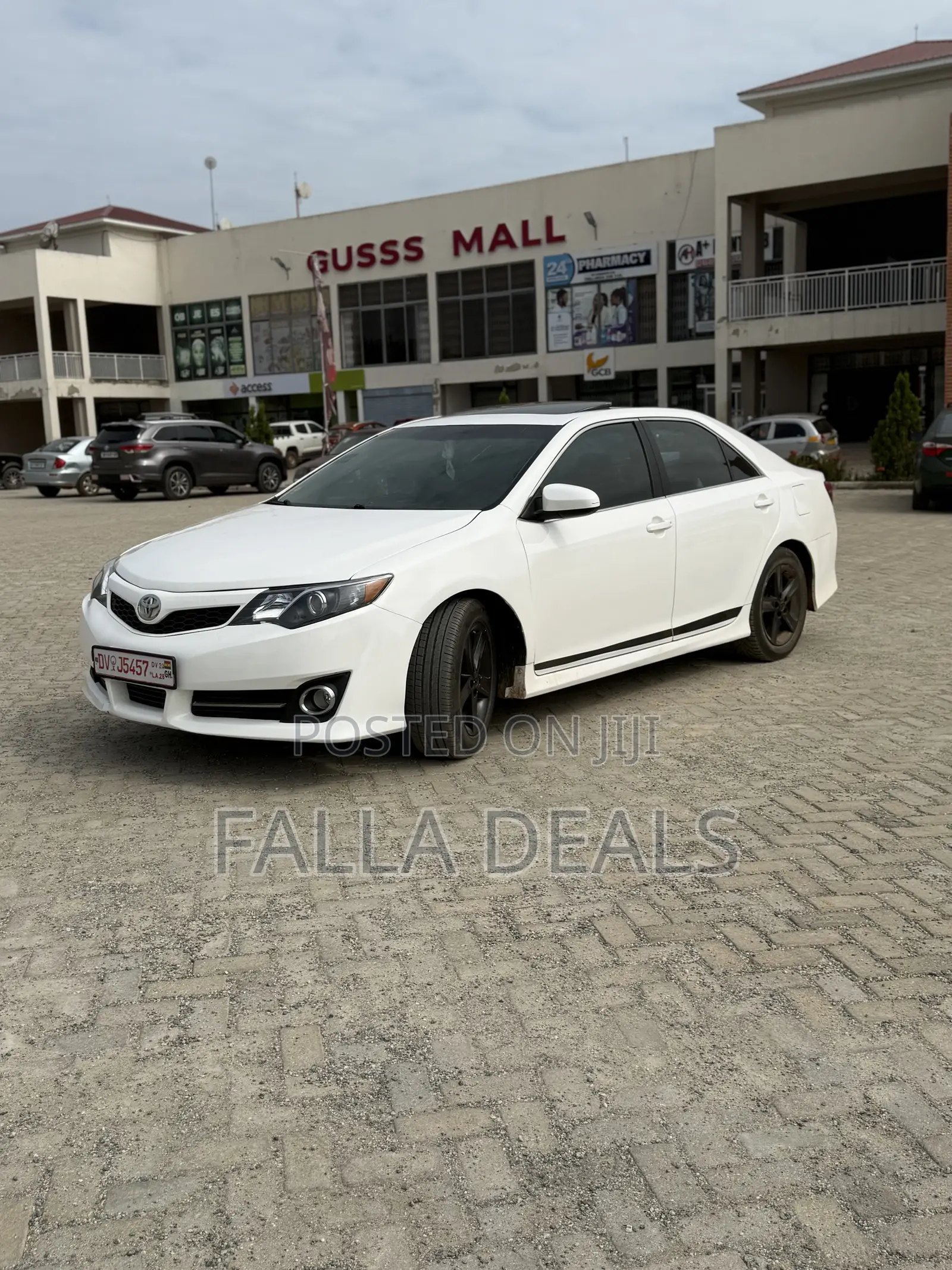 Toyota Camry SE Sport 4dr Sedan (2.5L 4cyl 6A) 2014 White
