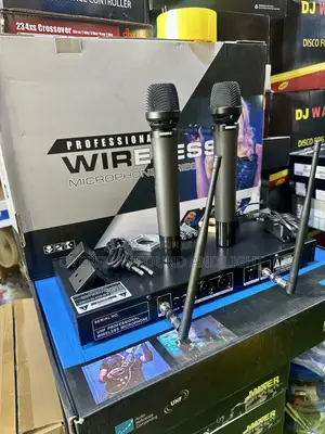Shure Urs8 Dual Wireless Handheld Microphone Bundle