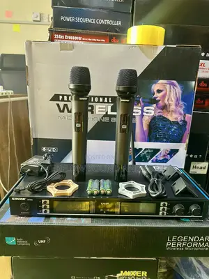 Shure Urs8 Dual Wireless Handheld Microphone Bundle