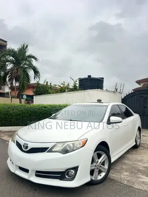 Toyota Camry SE Sport 4dr Sedan w/Prod. End 11/13 (2.5L 4cyl 6A) 2014