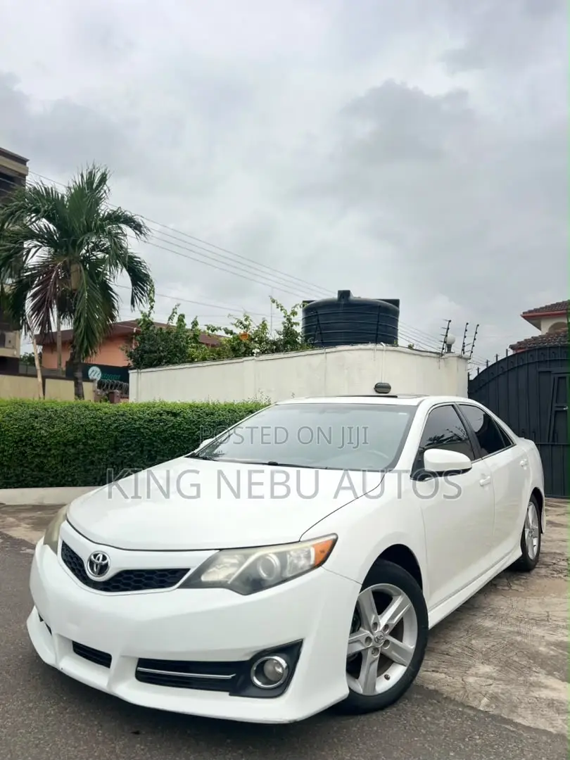 Toyota Camry SE Sport 4dr Sedan w/Prod. End 11/13 (2.5L 4cyl 6A) 2014