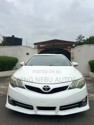 Toyota Camry SE Sport 4dr Sedan w/Prod. End 11/13 (2.5L 4cyl 6A) 2014