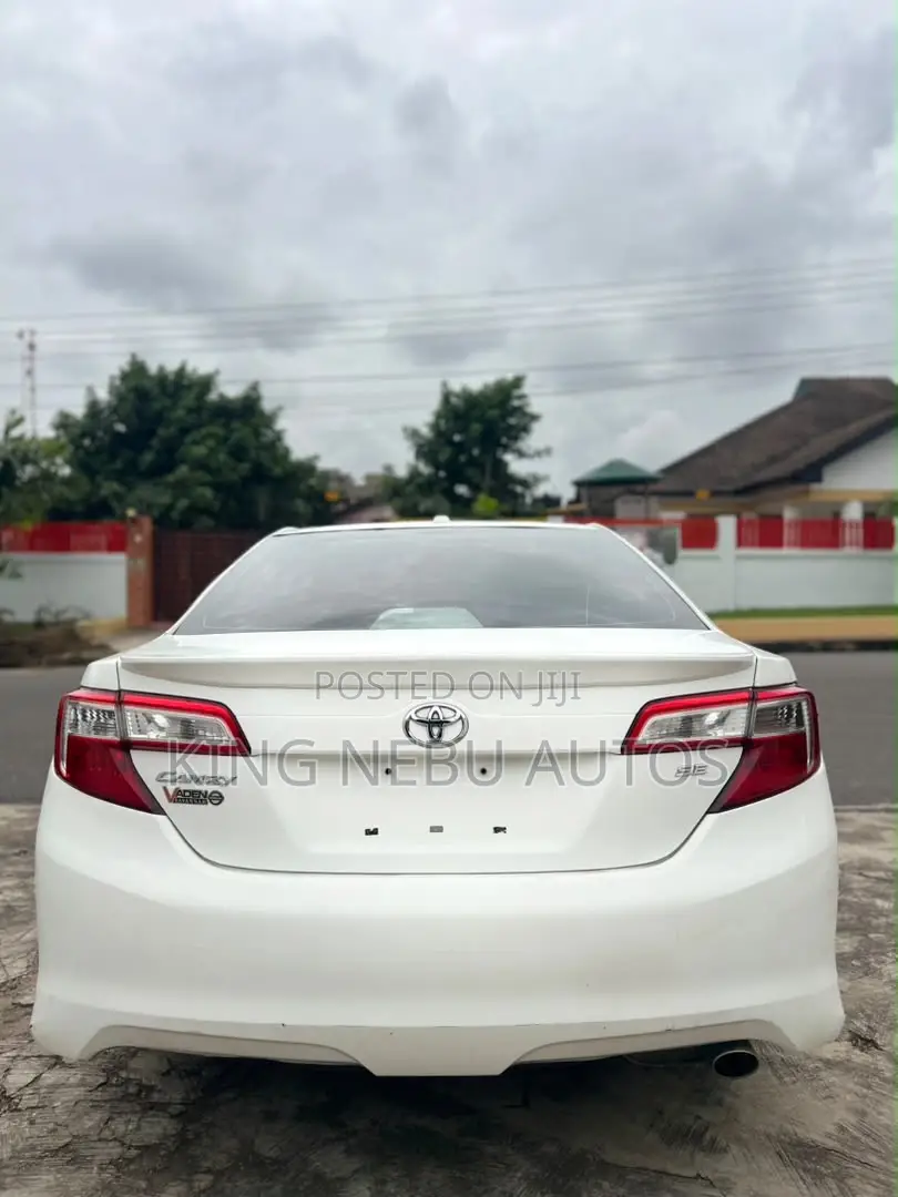 Toyota Camry SE Sport 4dr Sedan w/Prod. End 11/13 (2.5L 4cyl 6A) 2014