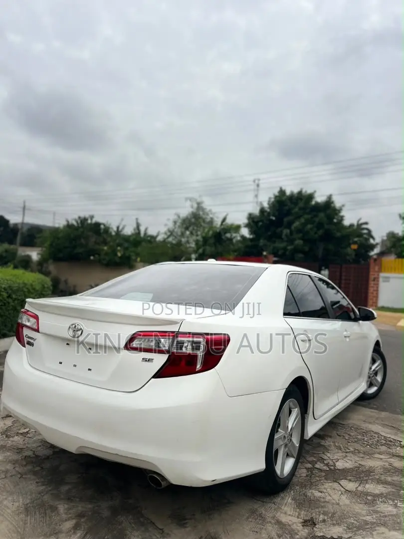 Toyota Camry SE Sport 4dr Sedan w/Prod. End 11/13 (2.5L 4cyl 6A) 2014