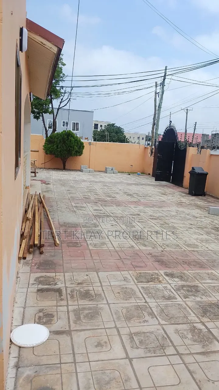 6bdrm House in Palace Mall, Papaye for rent