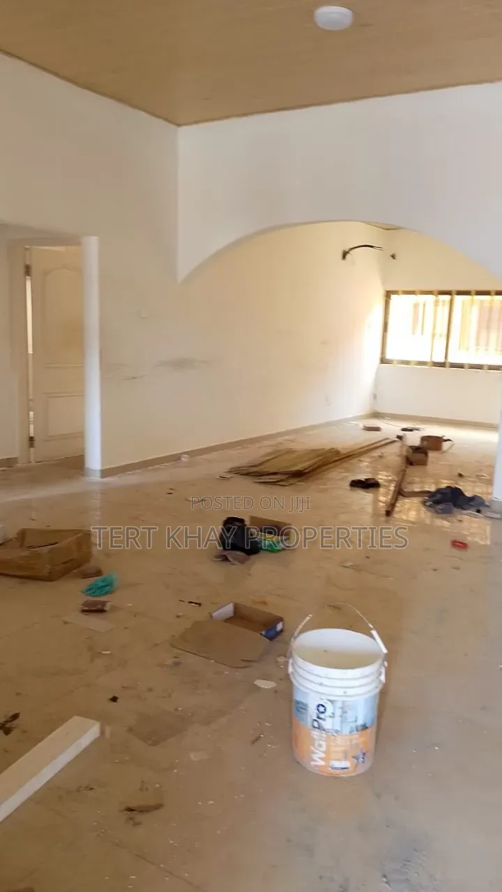 6bdrm House in Palace Mall, Papaye for rent