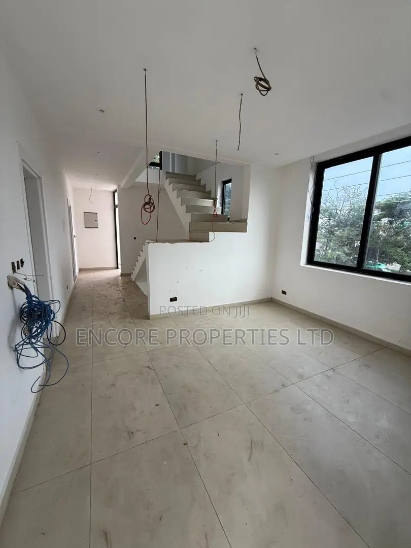 4bdrm Townhouse/Terrace in Labone for sale