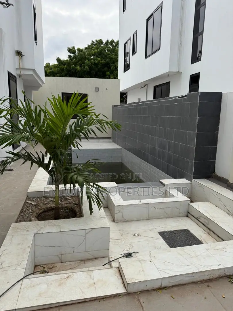 4bdrm Townhouse/Terrace in Labone for sale