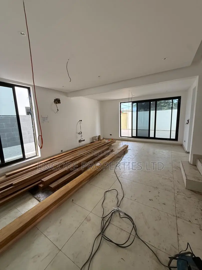 4bdrm Townhouse/Terrace in Labone for sale