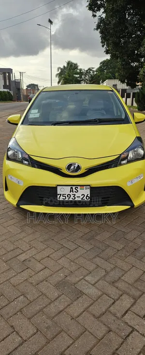 Toyota Vitz 2015 Yellow