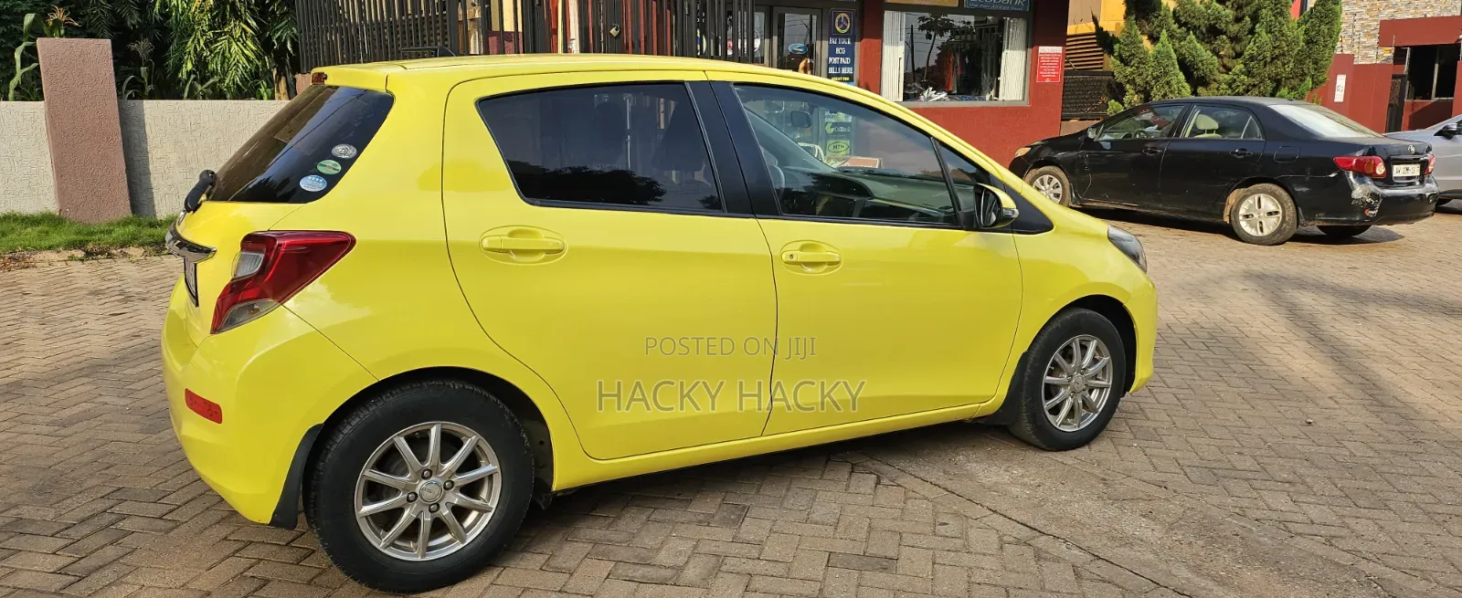 Toyota Vitz 2015 Yellow
