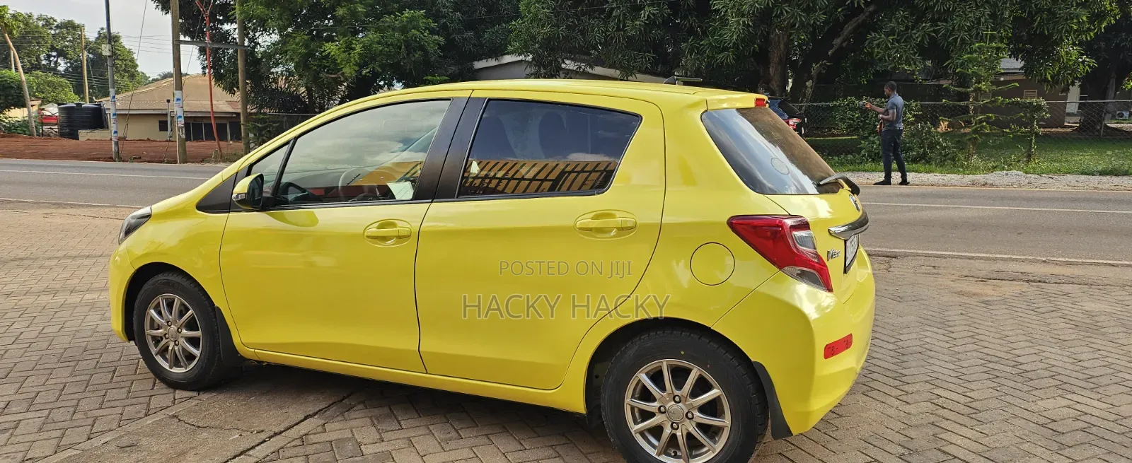 Toyota Vitz 2015 Yellow