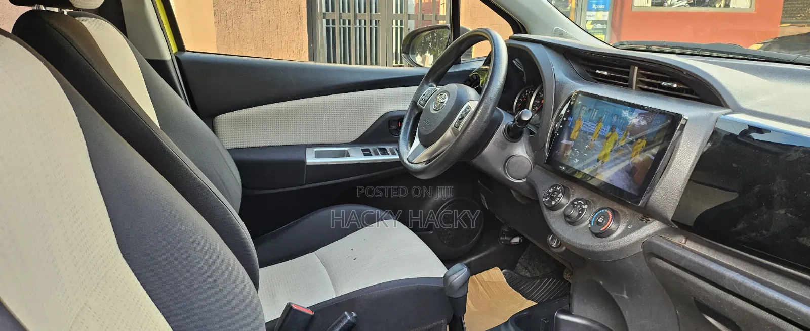 Toyota Vitz 2015 Yellow