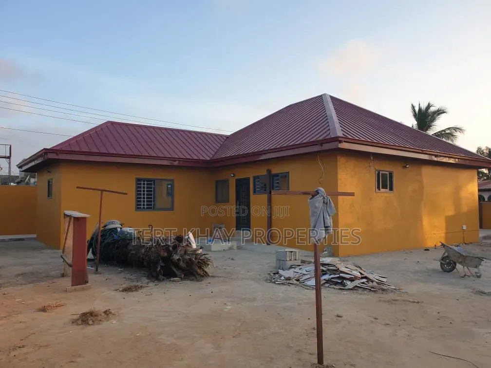 3bdrm House in Spintex, Baatsona Total for rent