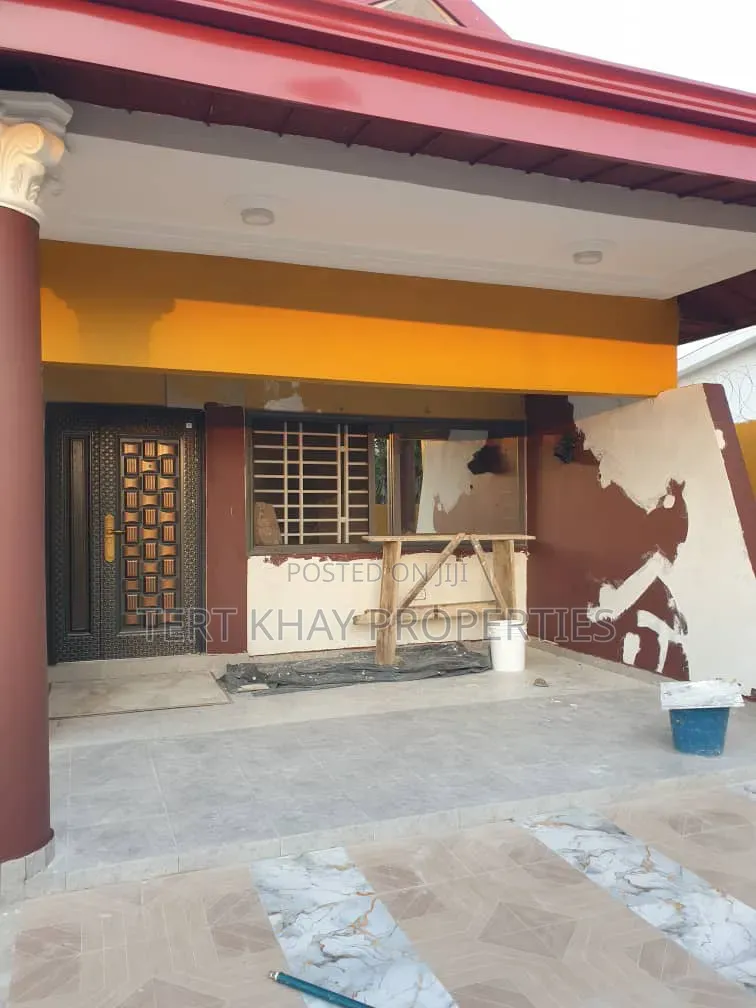 3bdrm House in Spintex, Baatsona Total for rent