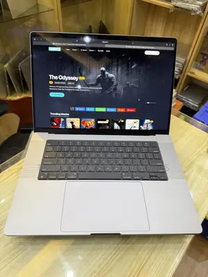 New Laptop Apple MacBook Pro 2021 M1 16GB Apple M1 Pro SSHD (Hybrid) 1T