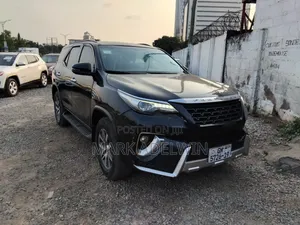 Toyota Fortuner 2019 Black