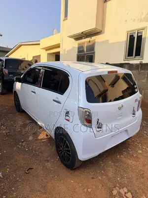 Daihatsu Mira 2015