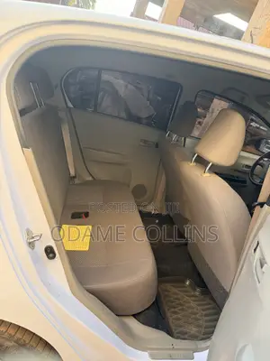 Daihatsu Mira 2015