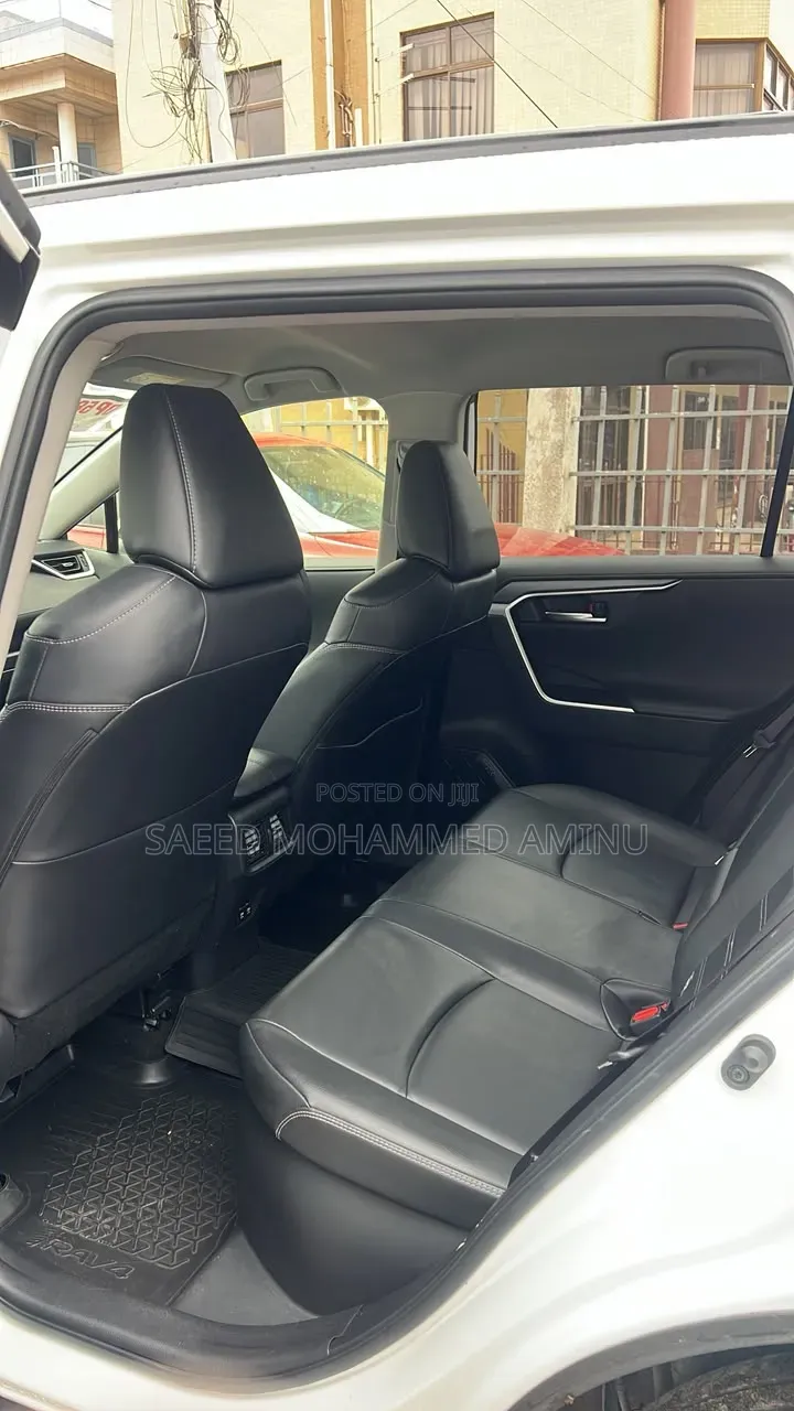 Toyota RAV4 2019 White
